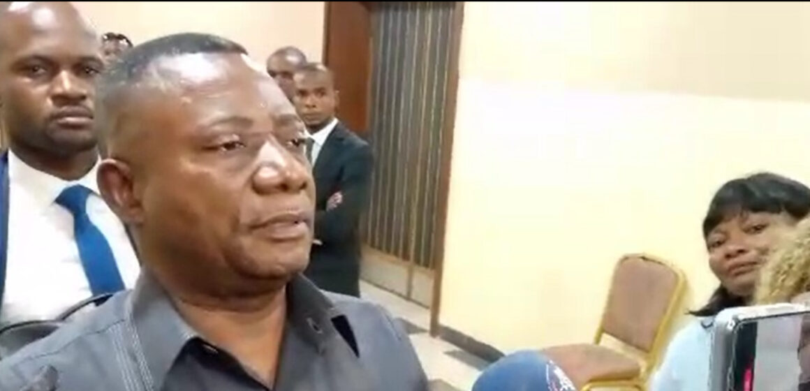 SÉNAT : La Présidence de la commission pour la rédaction du règlement d’ordre intérieur est confiée à l’honorable Christophe Lutundula révèle le triple Brassard de Mbuji Mayi, sénateur NGOY KASANJI.