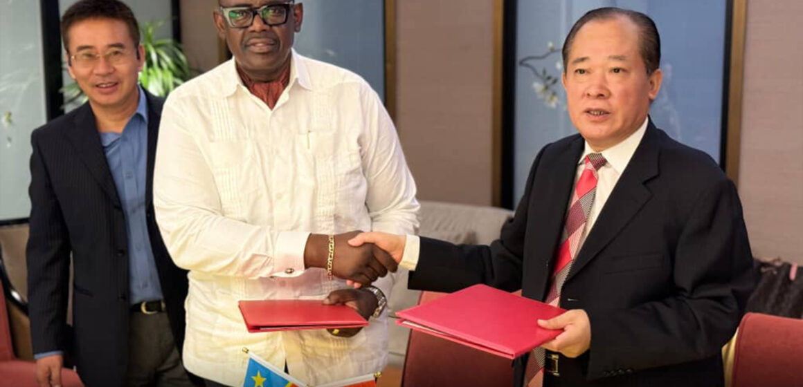 Rdc-Chine : Le ministre Louis WATUM KABAMBA a signé un protocole d’accord de 500 millions de dollars pour les infrastructures de base et le tissu industriel