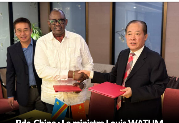 Rdc-Chine : Le ministre Louis WATUM KABAMBA a signé un protocole d’accord de 500 millions de dollars pour les infrastructures de base et le tissu industriel