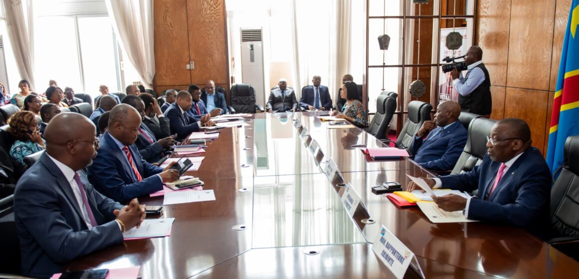 ASSEMBLÉE NATIONALE : LE PROFESSEUR VITAL KAMERHE PRÉSIDE LA PREMIÈRE RÉUNION DE LA CONFÉRENCE DES PRÉSIDENTS