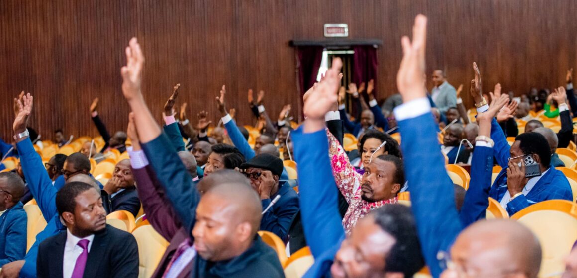 ASSEMBLÉE NATIONALE : LA PLÉNIÈRE PROROGE POUR LA QUATRE-VINGT-CINQUIÈME FOIS L’ÉTAT DE SIÈGE AU NORD-KIVU ET EN ITURI