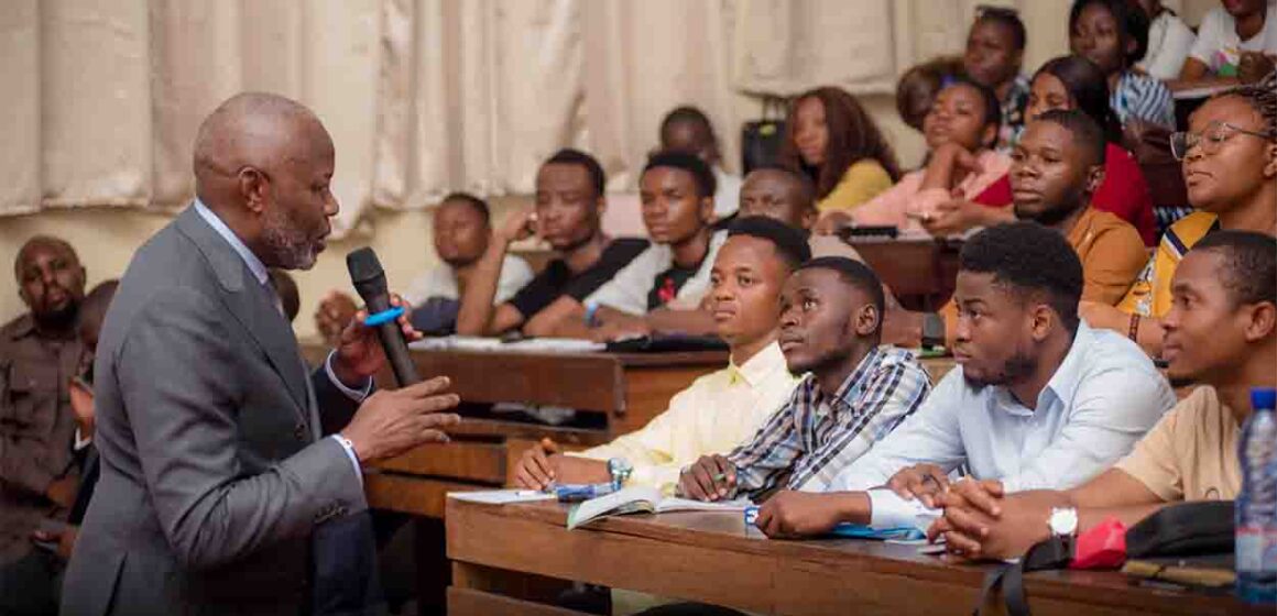 ENSEIGNEMENT SUPÉRIEUR ET UNIVERSITAIRE : LE PROFESSEUR VITAL KAMERHE REPREND LE CHEMIN DE L’ENSEIGNEMENT APRÈS PLUS DE 20 ANS D’INTERRUPTION