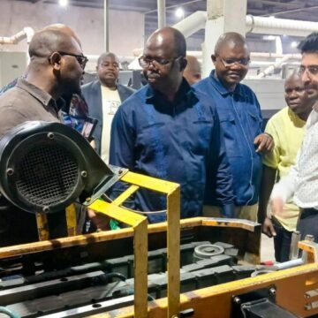 Industrie : Le Premier Vice-Président de l’Assemblée Nationale, Prof. Isaac Jean-Claude TSHILUMBAYI visite les Usines du Groupe CHATOO.