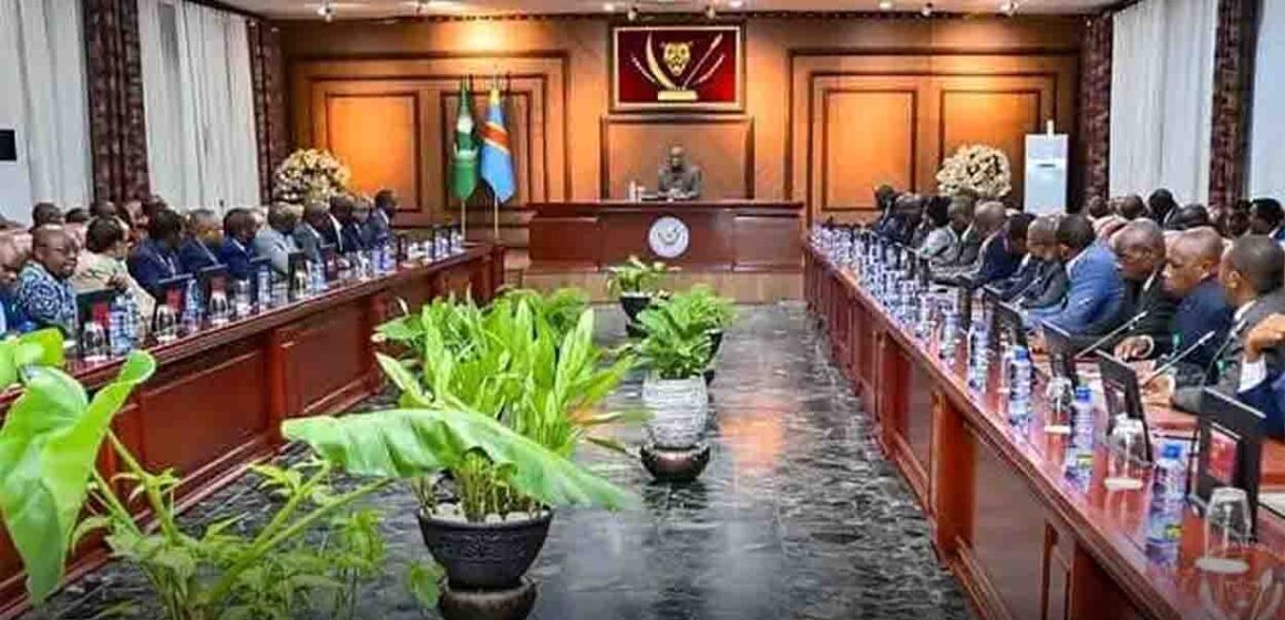 LE PRÉSIDENT FÉLIX TSHISEKEDI A REÇU LES ÉLUS DU GRAND KIVU POUR PARLER DE LA SITUATION SÉCURITAIRE ET HUMANITAIRE DANS CETTE PARTIE DU PAYS