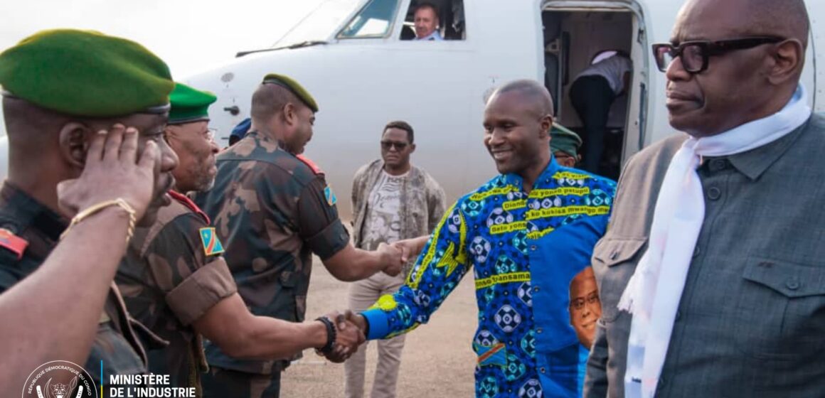 vendredi 14 février 2025, Bunia, capitale de la province de l’Ituri, a accueilli deux figures clés du gouvernement congolais : le Ministre de l’Industrie et du Développement des PME, Louis Watum Kabamba, et le Vice-Ministre de la Défense, Samuel Adubango.