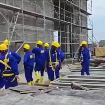 RDC : « Les Bâtisseurs de la Nation à Kinshasa, (U-Arena) leur Champ d&rsquo;expérimentation ». Une réintégration sociale réussie grace au dévouement du Lieutenant-Général Jean-Pierre Kasongo Kabwik !