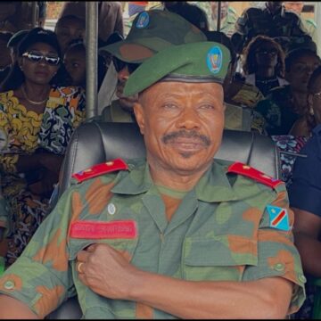 Kalemie : Mis en garde du général Kapend contre l’utilisation abusive des téléphones par les militaires au front !