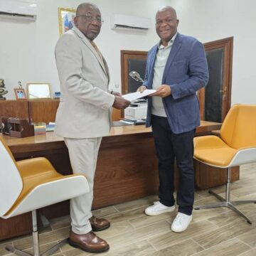 ÉQUATEUR : LA RELANCE DU CHANTIER NAVAL DE BOYERA À MBANDAKA AU CENTRE DE LA RENCONTRE ENTRE LE RAPPORTEUR DE L&rsquo;ASSEMBLEE NATIONALE ET LE DG DE L&rsquo;ONATRA !