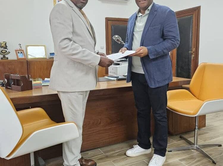 ÉQUATEUR : LA RELANCE DU CHANTIER NAVAL DE BOYERA À MBANDAKA AU CENTRE DE LA RENCONTRE ENTRE LE RAPPORTEUR DE L’ASSEMBLEE NATIONALE ET LE DG DE L’ONATRA !