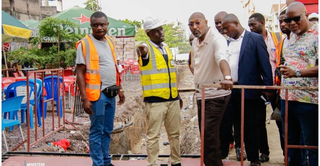 Kinshasa : En supervision sur les chantiers à Lingwala, le Ministre Jésus-Noël Sheke exige l’accélération des chantiers des voiries de la capitale !