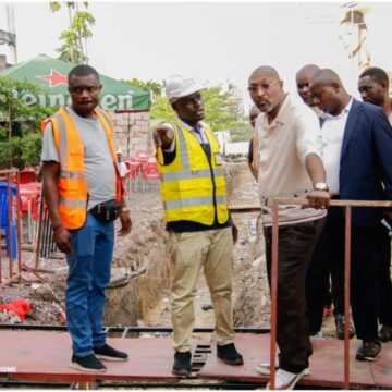 Kinshasa : En supervision sur les chantiers à Lingwala, le Ministre Jésus-Noël Sheke exige l’accélération des chantiers des voiries de la capitale !