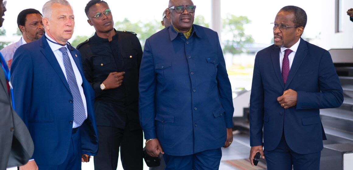 EXPO BÉTON 2025 : Le Ministre Louis Watum Kabamba plaide pour une mobilisation collective autour du développement national !