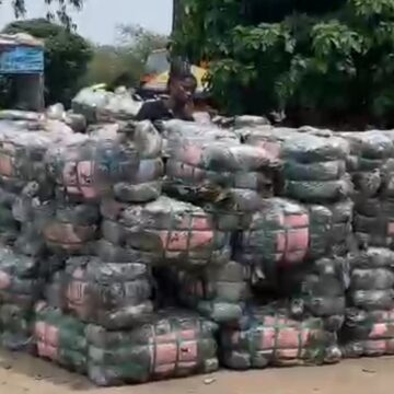 Kinshasa – sécurité : Les services de sécurité saisit 209 Treillis militaires à la 9e  Rue Industrielle de Limete !