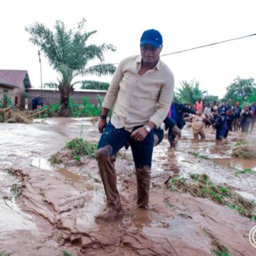 Tanganyika : « Après les pluies dévastatrices, c’est l’heure du constat » Le Gouverneur Christian Kitungwa Muteba sur terrain ! l’humanisme avant tout vis-à-vis de sa population