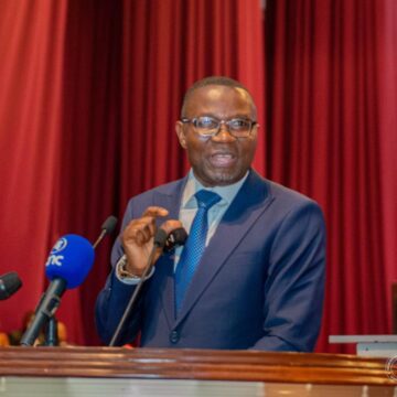 IMG-20250516-WA0004 ASS. NAT : LE MINISTRE DU COMMERCE EXTÉRIEUR DEVANT LA PLÉNIÈRE POUR RÉPONDRE À LA QUESTION DE L’INTERDICTION DU TRANSBORDEMENT DES MARCHANDISES AUX FRONTIÈRES LORS DE L’IMPORTATION