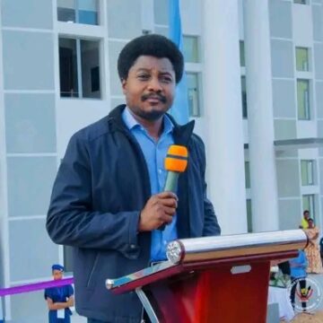 IMG-20250521-WA0155(1) RDC : Constant Mutamba jeune mais déjà très aguerri comme politique demeure aux aguets aux fins d’affronter les pesanteurs du métier qu’il croise sur le chemin de son parcours !