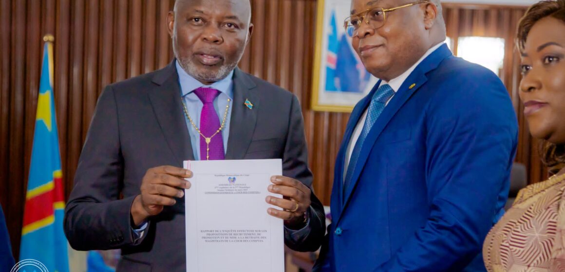 Ass. Nat : Le bureau de la commission spéciale, par son président, Prof Paul Gaspard Ngondankoyi a remis le Rapport de l’enquête effectuée sur les propositions de recrutement, de promotion et de mise à la retraite des magistrats de la Cour des comptes !