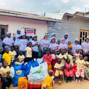 Butembo : Le conseiller juridique au sein de l’Entreprise Kyondo Oil Fiston Mavale à la tête d’une forte délégation à l’orphelinat Shamah !