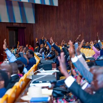 ASSEMBLÉE NATIONALE : LA PLÉNIÈRE AUTORISE L’INSTRUCTION À CHARGE DU MINETAT CONSTANT MUTAMBA