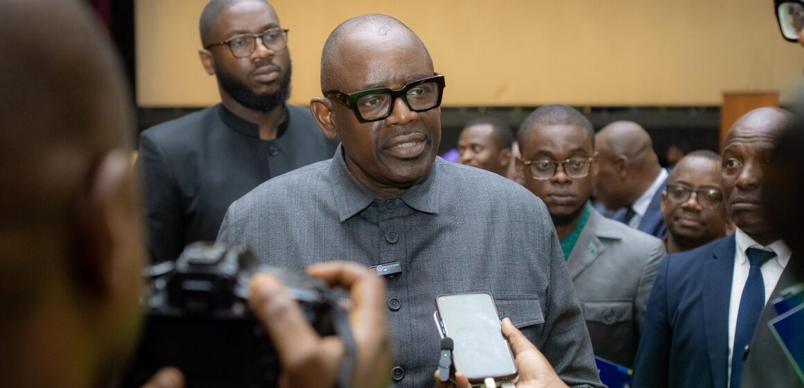 Le Ministre Louis Watum Kabamba devant la Commission ATI-NTIC de l’Assemblée Nationale : Un exercice de redevabilité marqué par la clarté et l’engagement