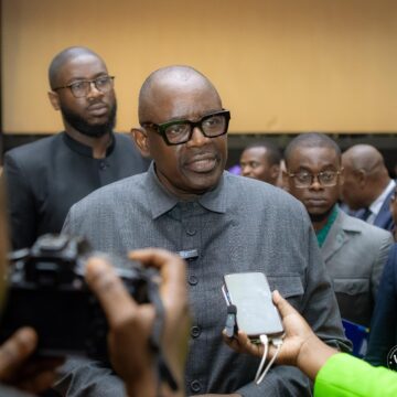 Le Ministre Louis Watum Kabamba devant la Commission ATI-NTIC de l’Assemblée Nationale : Un exercice de redevabilité marqué par la clarté et l’engagement
