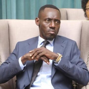 Communication photographique : Que retenir du visage serré de Prince Epenge dans la suite de Martin Fayulu chez Tshisekedi ? Ça bouge, des commentaires percutants dans tous les sens inondent la toile !