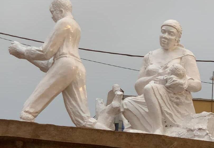 IMG-20250628-WA0040 Nord-Kivu : À Butembo, par la couleur blanche, l’Artiste Sauveur Mulwana Maneno charge le Monument historique d’un nouveau sens, celui de communiquer la paix !