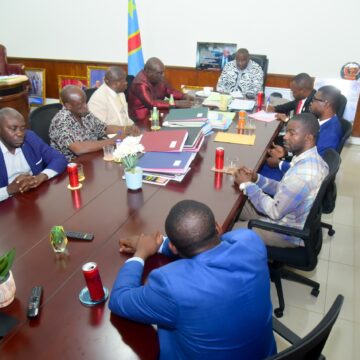 ASSEMBLÉE NATIONALE : LE RAPPORTEUR JACQUES DJOLI RASSURE SUR LA SOLUTION AUX PROBLÈMES DU GROUPEMENT NTOMB&rsquo;EKILI DANS LA TSHUAPA