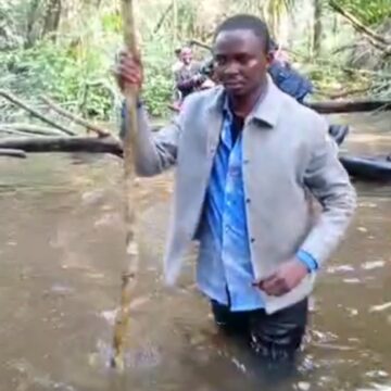 Nord-Ubangi : Émue par le souci sécuritaire, le Vice-Gouverneur exécutant l&rsquo;ordre de son chef quitte son bureau VIP et se retrouve dans les eaux des forêts pour dénicher les M&rsquo;bororo !