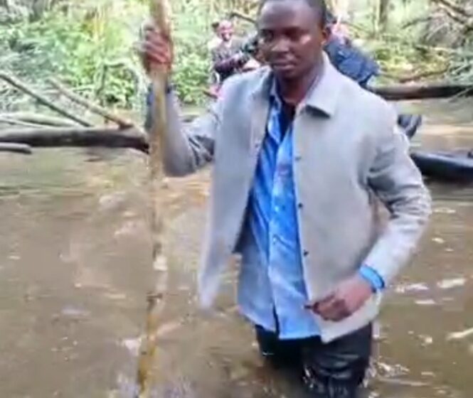 Nord-Ubangi : Émue par le souci sécuritaire, le Vice-Gouverneur exécutant l’ordre de son chef quitte son bureau VIP et se retrouve dans les eaux des forêts pour dénicher les M’bororo !