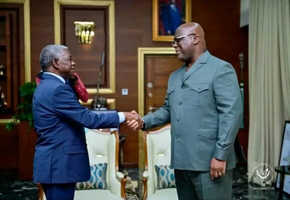 RDC : Sam Mangwana rencontre le Président Félix Tshisekedi à Kinshasa