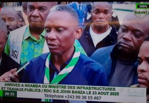 Cité Sainte de N’kamba : Le Ministre des ITP John Banza à moitié satisfait des travaux de construction de la route « Chemin de la passion de papa Simon Kimbangu »