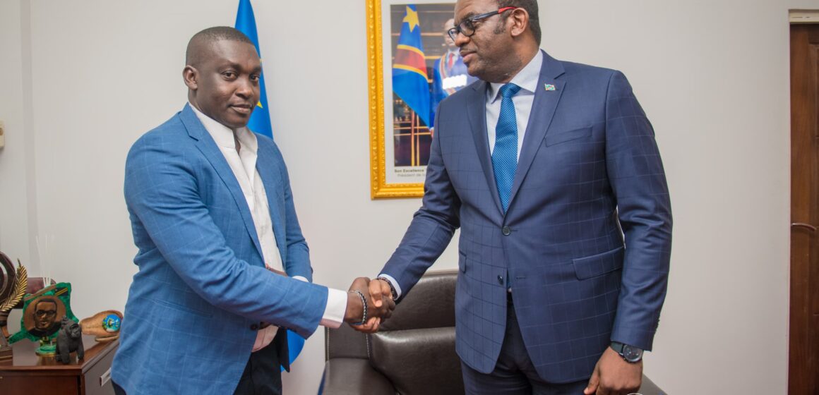 Kinshasa : Tête-à-tête entre Max Nzinga Président du CPJ Nord-Ubangi et Jean-Pierre Lihau le VPM de la fonction publique !