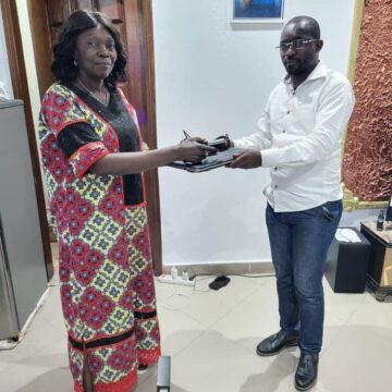 Nord-Ubangi : « Hon. sénatrice Anastasie Ngbako pose un acte de soutien à l&rsquo;égard de la Division Provinciale de la Jeunesse » Cédric Kpado manifeste sa gratitude à la bienfaitrice !