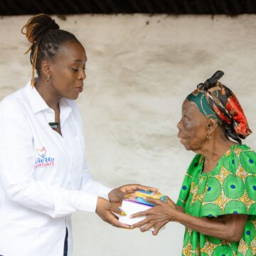 Gisèle Kayembe : « Maman Sociale » apporte soutien et réconfort aux personnes du troisième âge !