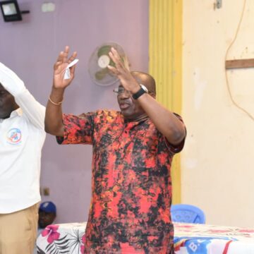 VACANCES PARLEMENTAIRES : À BOENDE, JACQUES DJOLI INSPECTE LES DIFFÉRENTS SITES UNIVERSITAIRES ET SCOLAIRES EN CHANTIER