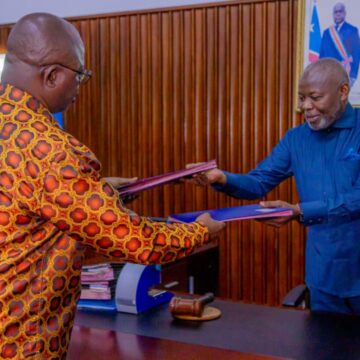 IMG-20250926-WA0015 ASSEMBLÉE NATIONALE : VITAL KAMERHE PASSE LE FLAMBEAU À ISAAC J.C TSHILUMBAYI AU PERCHOIR DE LA CHAMBRE BASSE