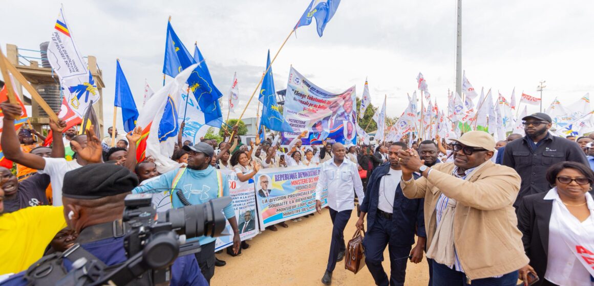 Ituri : Une marée humaine accueille le Ministre des Mines, Louis Watum Kabamba, en mission d&rsquo;itinérance Gouvernementale