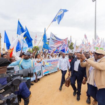 Ituri : Une marée humaine accueille le Ministre des Mines, Louis Watum Kabamba, en mission d&rsquo;itinérance Gouvernementale
