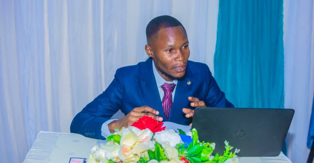 Sciences : « Hulute Kongbo Kelvin » Un jeune économiste passionné du domaine en route d&rsquo;échelonnement scientifique vers l&rsquo;élite professoral Congolais !