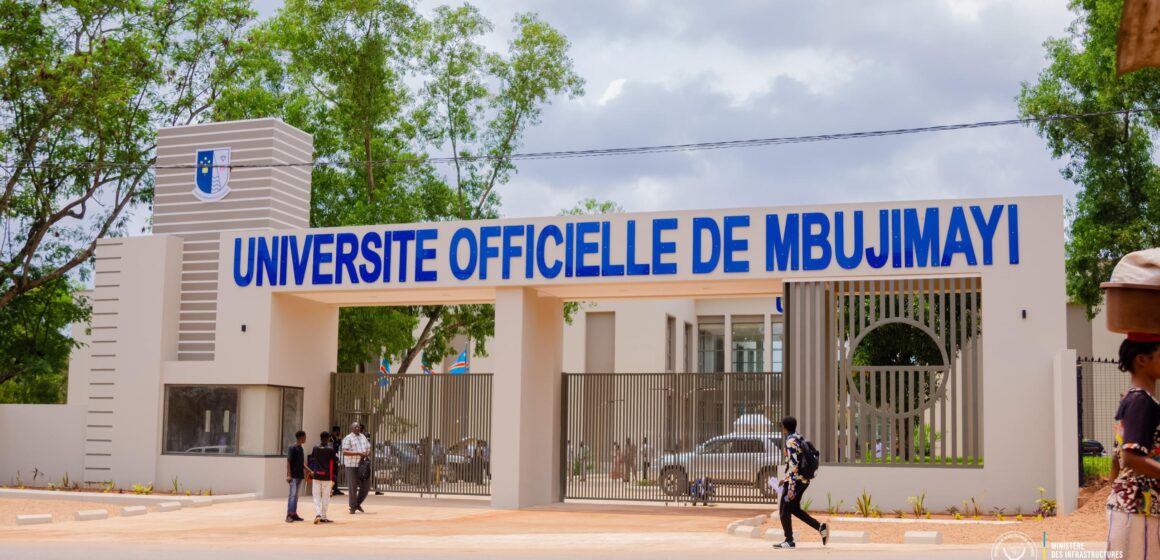 Mbuji-Mayi : le Président Félix Tshisekedi inaugure l’Université Officielle de Mbuji-Mayi, symbole d’une renaissance académique
