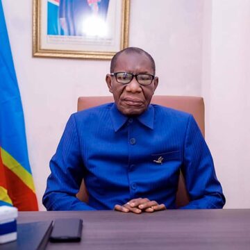 Nord-Ubangi : Projet « construction de la maison des jeunes », l&rsquo;Honorable Sénateur Michel Kobanga Ngambika apporte sa pierre à l&rsquo;édifice !