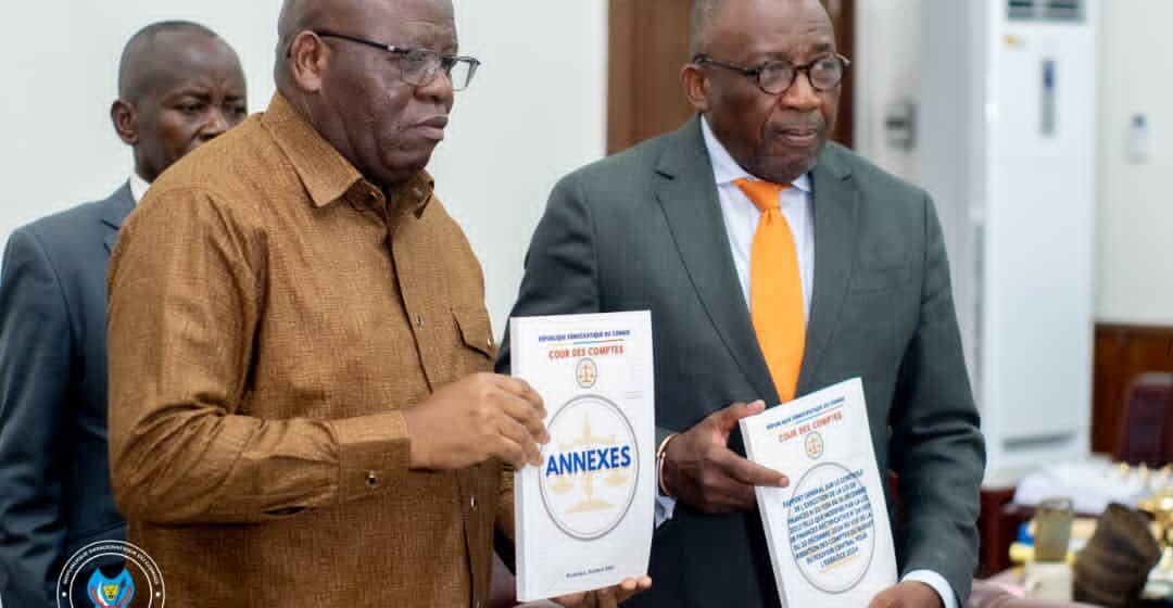 Ass Nat : Le rapporteur Jacques Djoli  réceptionne le rapport 2024 de la cour des comptes