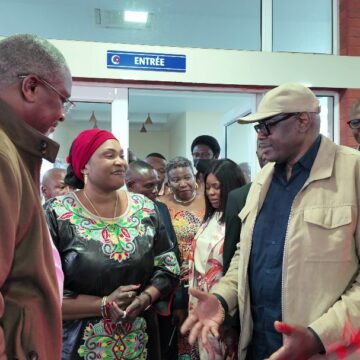 Kolwezi : Après un accident aérien, le Ministre des Mines Louis Watum Kabamba poursuit sa mission auprès des victimes du drame de Mulonda