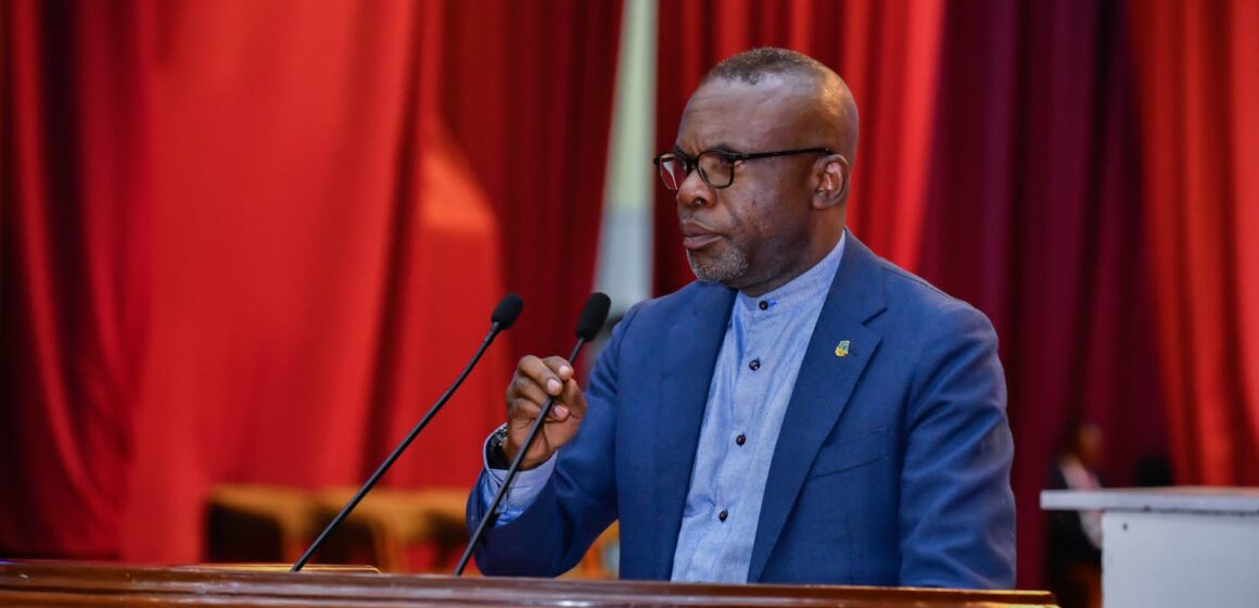 Ass. Nat : L&rsquo;hon Serkas Kasanda Kadiesa alerte les institutions par une motion d&rsquo;information qui touche sa Miabi natale