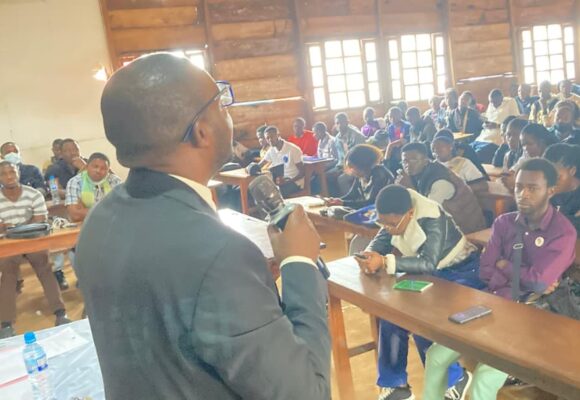 RDC : À Butembo au Nord-Kivu, Maître Sekera préconise l&rsquo;armement des civils face aux ADF et prône des solutions endogènes