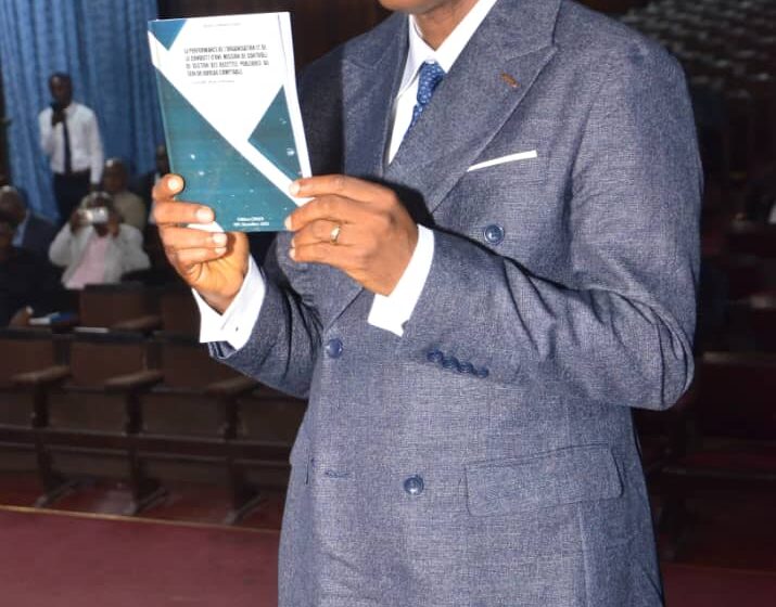 Finances Publiques : Stanis Miteko Kapenga publie un ouvrage de référence pour l’émergence de la RDC