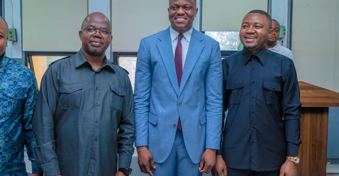 UNIKIN : L&rsquo;Hon. Nkoy Wembo sanctionné avec  la grande distinction après la défense de son mémoire de DES intitulé  « Le bloc de constitutionnalité en droit comparé français et congolais. »