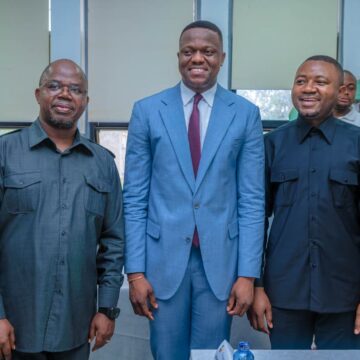 UNIKIN : L&rsquo;Hon. Nkoy Wembo sanctionné avec  la grande distinction après la défense de son mémoire de DES intitulé  « Le bloc de constitutionnalité en droit comparé français et congolais. »