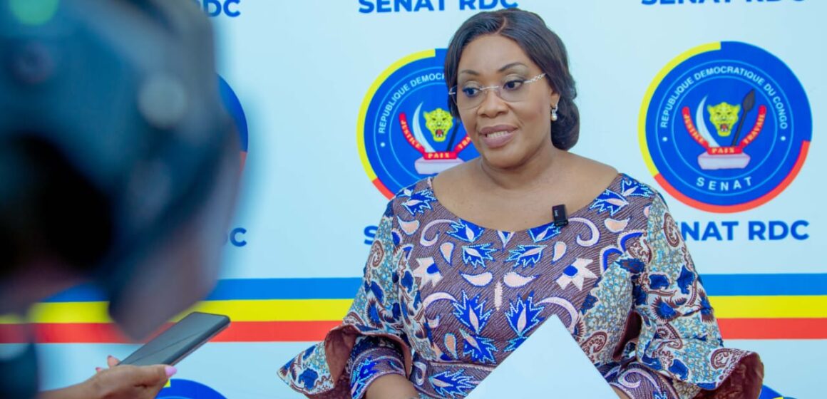 RDC : Le Bureau du Sénat fait le Ponce Pilate à la sortie médiatique de Bahati Lukwebo sur le changement de la constitution. communiqué lue par le Rapporteur Néfertiti Ngundianza.